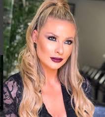 عن الإشكالية التي حصلت حول مسلسل يا ريت بسبب تغييب الممثلة باميلا الكيك عن البرومو الخاص به، ردّت كلوديا لا أريد الخوض في هذا. Ø¨Ø§Ù…ÙŠÙ„Ø§ Ø§Ù„ÙƒÙŠÙƒ ØªÙ†Ø¶Ù… Ù„Ù€ Ø­Ø¯ÙˆØªØ© Ø­Ø¨ Ø¨Ø«Ù„Ø§Ø«Ø© Ø´Ø®ØµÙŠØ§Øª Ù…Ø±ÙƒØ¨Ø© ÙÙŠ Ø§Ù„Ù…Ø§Ø²Ø© Ø³Ù†Ù…Ø§Ø± Ø³ÙˆØ±ÙŠØ© Ø§Ù„Ø§Ø®Ø¨Ø§Ø±ÙŠ Sinmarnews