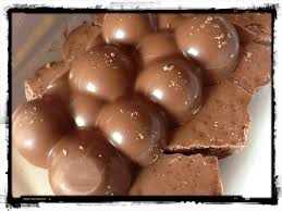 Le Journal De Coziah J Ai Teste Tablette De Chocolat Milka Lila Bulle Au Caramel Tablette De Chocolat Chocolat Milka Chocolat