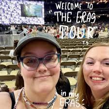 I don't even like Taylor but that cardigan looks adorable as fk. It's just  not ur style