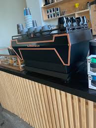 What espresso machine does starbucks use? What Kinda Machines Is Everyone Using I M Feeling Pretty Lucky To Be Using A La Marzocco Kb90 At My Current Job Definitely The Fanciest Thing I Ve Worked With Barista