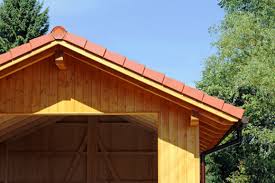 Garagen aus holz holzgaragen können im internet komplett oder als bausatz erworben werden, außerdem kann man sich aus holz sein eigenes design basteln, da sind der eigenen fantasie keine grenzen gesetzt und die garage kann perfekt in den garten eingepasst werden. Fertiggaragen Aus Holz