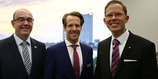 Hier findest du alle banken und sparkassen mit öffnungszeiten, adressen und leistungen in bonn und umgebung. Bonn Psd Bank Eroffnung Des Beratungscenters In Der Maximilianstrasse Zog Viel Publikum An Rheinische Anzeigenblaetter De