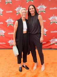 On july 20, 2017, rapinoe and basketball player sue bird of seattle storm confirmed that they had been dating since late 2016. Megan Rapinoe And Sue Bird Megan Rapinoe Cute Lesbian Couples Celebrity Couples