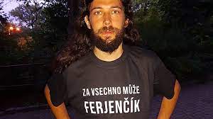 Ferjenčík na fóru označil tento podnět dva měsíce před volbami za mimořádně nešťastný. Viamvlvwzxdvum