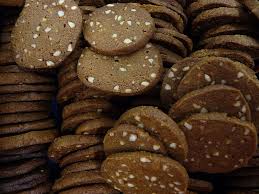 Danische Braune Kuchen Brune Kager Ein Beliebtes Rezept Aus Der Kategorie Weihnachten Bewertungen 11 Durchs Kuchen Lebensmittel Essen Pfeffernusse Rezept