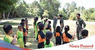 Oct 20, 2019 · inilah pembahasan selengkapnya mengenai contoh yel yel untuk anak sd. Yel Yel Pembakar Semangat Dan Pbb Untuk Anak Anak Sd Anggota Satgas Tularkan Wawasan Kebangsaan Dan Cinta Tanah Air Suarapemredkalbar Com