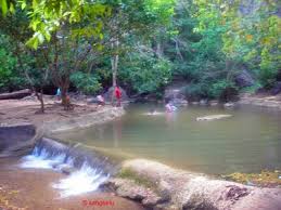 Air terjun kedung pedut merupakan air terjun dengan keunikan yaitu memiliki dua warna berbeda di setiap kedung. Bicara Santai Jentayutiara 7 Pesona Perlis