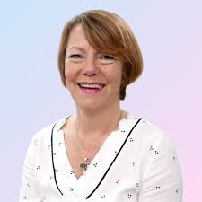 Lynne Robb's Instagram, Twitter & Facebook