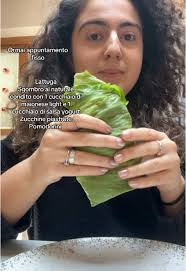 Troppo buonoooo💚🥬 ______ #fypviralシ #asmrsounds #muckbangeatingshow  #eatingsounds #asmrvideo #asmrviral #perteeee #voliamoneiperte