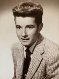 Dog rescuer Paul Schultz dies at 79; fostered and found homes for 118  greyhounds