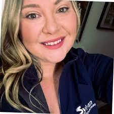 Melissa Frederick's Instagram, Twitter & Facebook