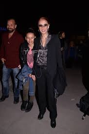 Νικήτρια της βραδιάς αναδείχθηκε η ματθίλδη μαγγίρα ως αλέξια, αποσπώντας εξαιρετικές κριτικές για το αποτέλεσμα που παρουσίασε επί σκηνής αλλά και την πολύ επιτυχημένη μεταμφίεσή της. Mat8ildh Maggira Spania E3odos Me Thn 12xronh Lhda Sto 8eatro Fwtografies