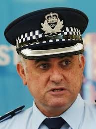 A driver snapped with five unrestrained children in the boot of a 4WD loses  HOW many points when police catch up with him