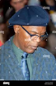 Backwards flat store cap