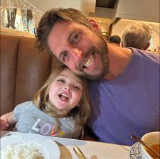 Searching for somebody (or a few somebodies) in the Houston area to split a  200 hour lease