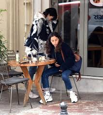 Can bonomo, öykü karayel ile çarşamba akşamı sade bir törenle evlenmişti. Oyku Karayel In Ikizi Ezgi Karayel Isyan Etti Ben Oyku Degilim Bosuna Beklemeyin Foto Galerisi