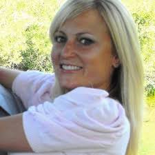 Carrie Bertrand's Instagram, Twitter & Facebook