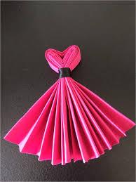 Epingle Par Aurelie Pageot Sur Bricolage En 2020 Pliage Serviette Robe Pliage Serviette Papier Pliage Serviette