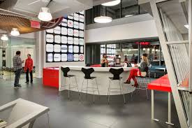 An Inside Look At Retailmenot S Cool Austin Headquarters Interior Design Magazine Corporate Interiors Interior Design