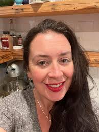 What is a simple recipe for making tinted lip balm with natural colorants?