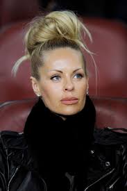 Zlatan ibrahimović (born 3 october 1981) is a swedish footballer who plays as a striker for italian club milan. Zlatan Ibrahimovic Frau Als Er Sich Bei Dem Getrankehersteller Vitamin Well Vorstellt Kommt Er Ganz Schon Ins Schwitzen