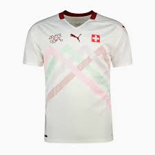 Descubre la nueva camiseta del equipo suiza : Un Diseno Inspirado En Los Idiomas Asi Es La Camiseta Alternativa De Suiza