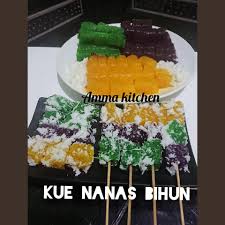 Campur bihun jagung dengan tepung sagu, masukan dalam cetakan kue mangkok, isi tengahnya dengan pisang, kukus selama 15 menit. Resep Andalan Kue Nanas Bihun Pas Punya Nanas Nganggur Facebook
