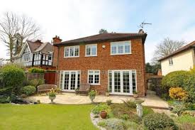 There are over 20,000 grade ii* listed buildings in england. Property Valuation For Regents House Epping Road Roydon Harlow Epping Forest Essex Cm19 5hu The Move Market