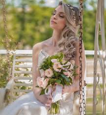 Small white flowers for wedding hair. Grace Elisabetta Sebastio