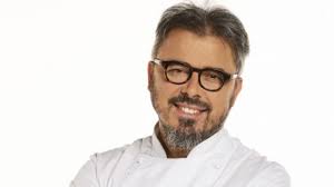Saltmellier, de sangre pugliese nacido en. Donato De Santis Estaba Cocinando En Vivo Y Un Detalle Divertido Llamo La Atencion De Sus Seguidores Cucinare