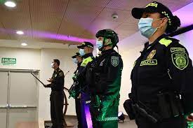 Para combatirla, el presidente benito juárez formó, el 5 de mayo de 1861, el cuerpo de policía rural, como dependencia de la secretaría de gobernación y en afán de emular a la guardia civil española. Actualidad Metropolitana Fue Presentado El Nuevo Uniforme De La Policia Nacional De Colombia