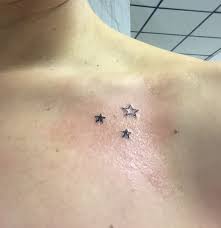 Sterne Am Schlusselbein Print Tattoos Paw Print Tattoo Tattoos And Piercings