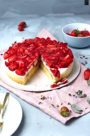 Erdbeer Rhabarber Kuchen Die Beste Kombination Fraulein Meer Backt In 2020 Erdbeer Rhabarber Kuchen Rhabarberkuchen Erdbeer Kuchen