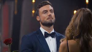 Kandidatin michelle mimi gwozdz sehnt. Der Bachelor 2021 Rtl Niko Sorgt Im Finale Fur Schock Bei Mimi Stephie Und Michele Panorama