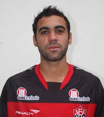 Brasil) -: Elenco do Vitória 2013/2014: volante Gabriel Soares