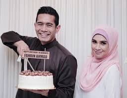 Pelakon fahrin ahmad memberitahu dia berasa sunyi kerana sering sendirian akibat berjauhan dengan isteri walaupun sudah mendirikan rumah tangga pada 9 mei lalu. Izreen Azminda Nafi Bakal Jadi Isteri Fahrin Ahmad