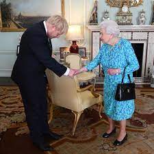 Mehrere britische boulevardzeitungen, wie etwa the sun und mail on sunday, berichten, dass sich premierminister boris johnson (56) und seine verlobte carrie symonds (33) still und heimlich das jawort gegeben haben.demnach sollen die beiden am vergangenen samstag (29. Oxh2a1r4pmc Wm