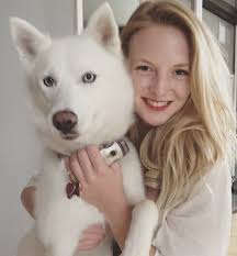 Cynthia Berg (@blondebedhead)