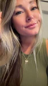 Mondays mood is back thanks to the sunshine!!! Anyone else feel blah this  weekend because it was overcast and rainy? Just me??? Definitely a vitamin  D kinda girl ❤️😎😎 #lfg #mondaymotivation #greenwithenvy