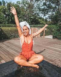 You might not instantly recognise antoine griezmann's stunning wife erika choperena. Antoine Griezmann S Wife Erika Choperena Is A Child Psychologist Who Blogs Beauty Tips