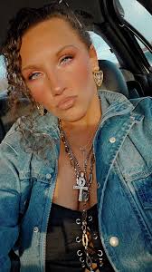 F4F anyone?? Ppl that engage pleaseeee 🙏🏼 i show love right back🫶🏼❤️🤔