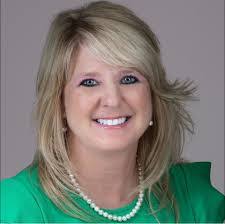 Lori Maes's Instagram, Twitter & Facebook