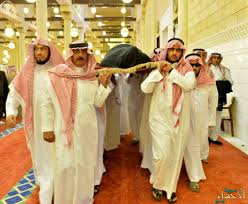بالصور أمير الرياض يؤدي صلاة الميت على الأميرة نورة بنت مساعد بن عبد الرحمن صحيفة الأحساء نيوز