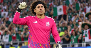 Aficionado descargó en contra de Álvaro Fidalgo en pleno México vs. Chile