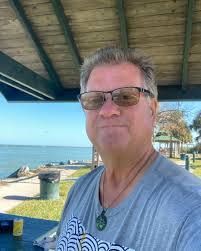 Kenneth Sills's Instagram, Twitter & Facebook