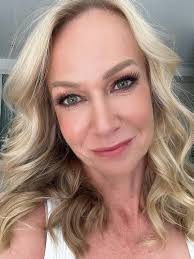 Big shout out to Isabella at mecca Toorak Rd. Got so many compliments and  felt amazing! Makeup lasted all night and was exactly what I wanted!!