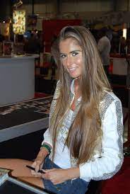 Файл:Nessa Devil at AVN Adult Entertainment Expo 2008 (1).jpg — Викиновости