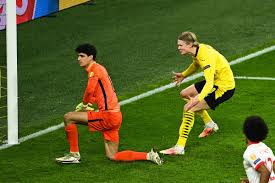 Luuk de jong (sevilla) right footed shot from the right side of the six yard box to the bottom left corner. Erling Haaland Taunts Sevilla Goalkeeper After Penalty Retake In Dortmund V Sevilla Champions League Tie News Dome