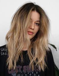 Pinterest Deborahpraha Blonde Messy Hair With Waves And Dark Roots Blonde Hair With Roots Roots Hair Dark Roots Blonde Hair