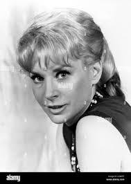 Jane Nettleton's Instagram, Twitter & Facebook